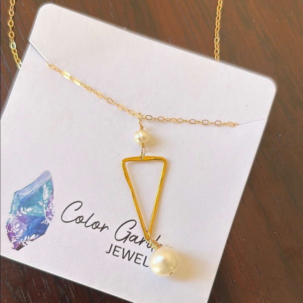 29. Gold and Pearl Geometric Necklace with Minimalist Design New in Pkg